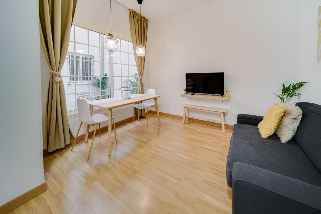 Encantador Apartamento Con Patio Malaga Exterior photo